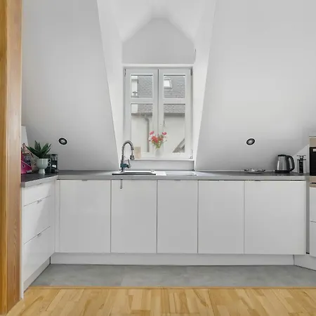 Charming In A Perfect Location Suitable For 4 People By Renters