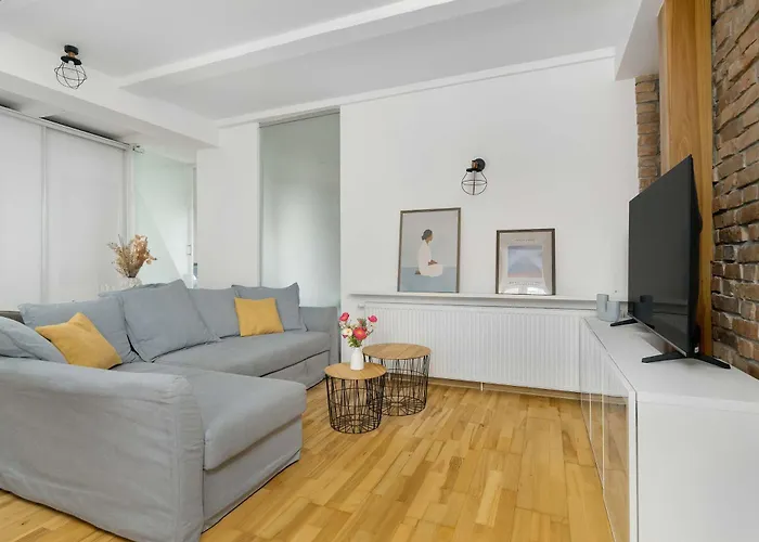 Charming In A Perfect Location Suitable For 4 People By Renters Poznan