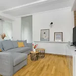 Charming In A Perfect Location Suitable For 4 People By Renters Poznań