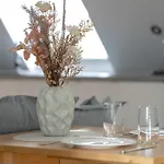 شقة Charming In A Perfect Location Suitable For 4 People By Renters