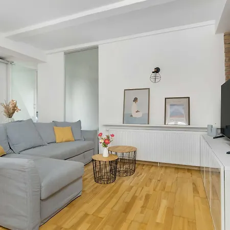 Charming In A Perfect Location Suitable For 4 People By Renters Poznaň