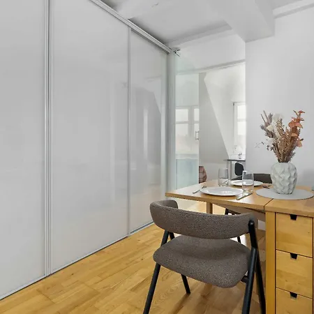 Charming In A Perfect Location Suitable For 4 People By Renters Apartamento Poznan