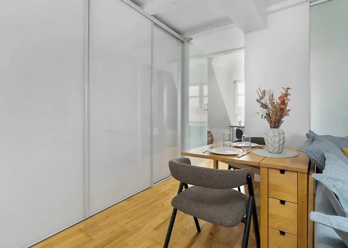 Charming In A Perfect Location Suitable For 4 People By Renters Apartamento Poznan