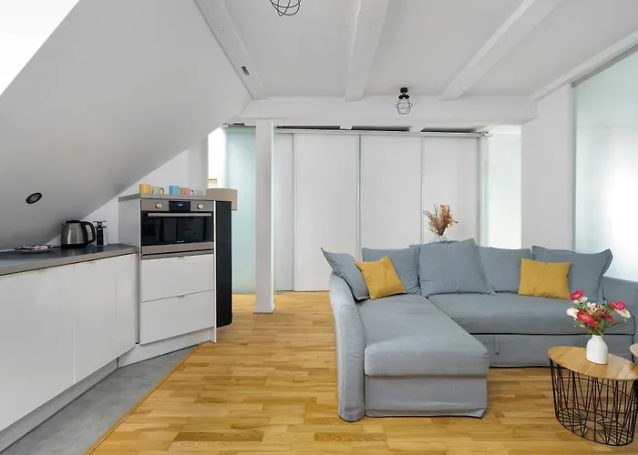 Charming In A Perfect Location Suitable For 4 People By Renters Appartamento